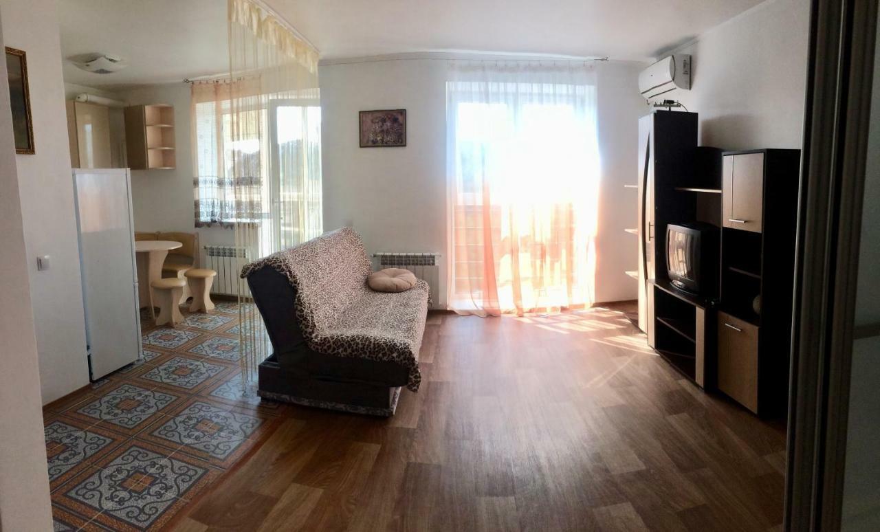 Studio Apartment In Center Полтава Екстер'єр фото